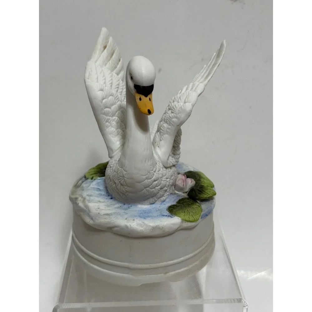 Vintage Porcelain Swan‎ Music Box Rotating Figurine White Bird Lily Pad Matte